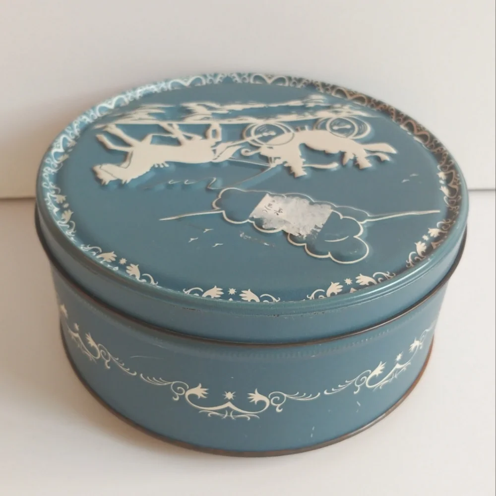 Vintage Faux Wedgewood China Tin Box Storage Horse and Carriage Buggy Blue White
